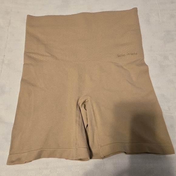 kathy ireland Other - Women's shapewear by Kathy Ireland Size 3X Color Beige